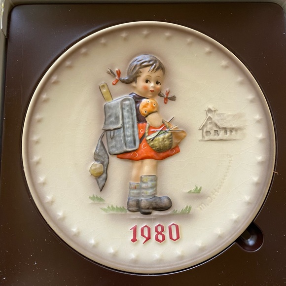 1980 Vintage M.J Hummel Collectors Plate